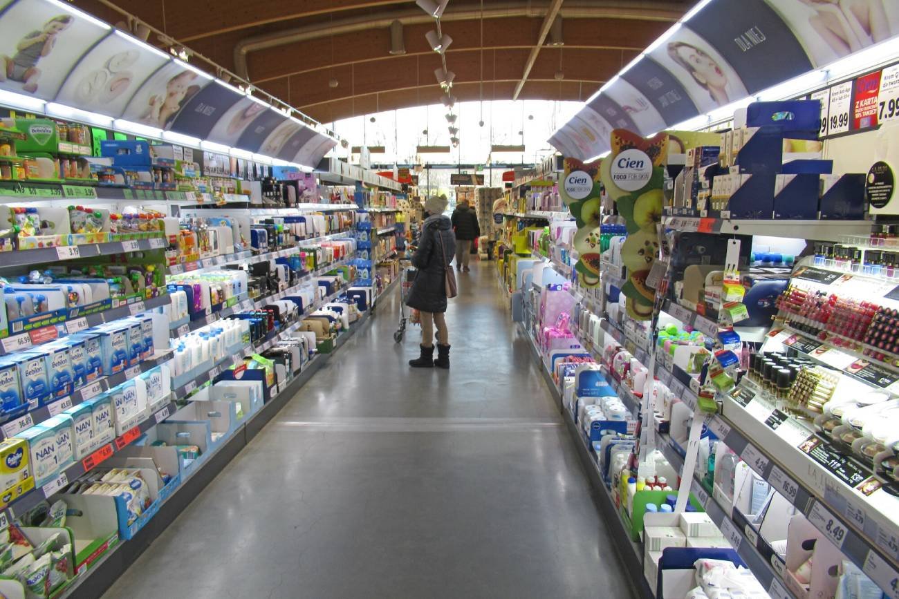 Alejka w Lidlu z kosmetykami i chemią. Alejka w Lidlu z kosmetykami i chemią.