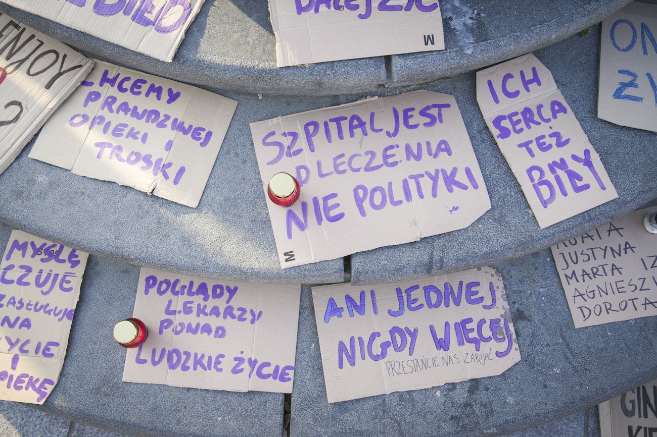 Demonstracja po śmierci ciężarnej Doroty.