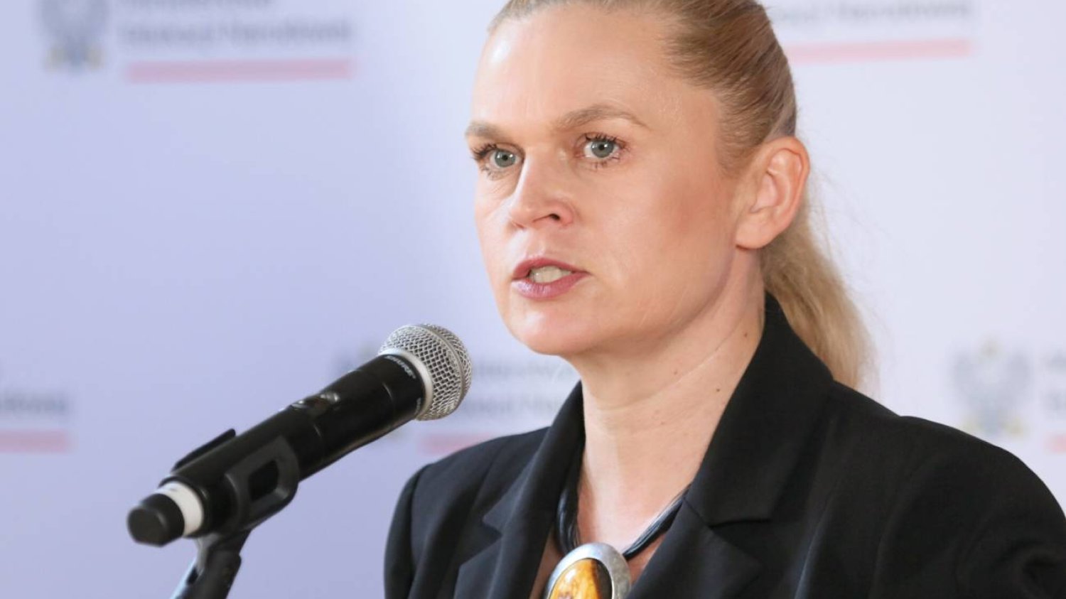 Barbara Nowacka na konferencji prasowej mówiła o edukacji obywatelskiej.