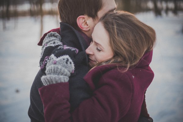 Fot. Pexels / [url=https://www.pexels.com/photo/couple-love-together-hug-45644/]freestocks.org[/url]/[url=https://www.pexels.com/photo-license/]CC0 License[/url]