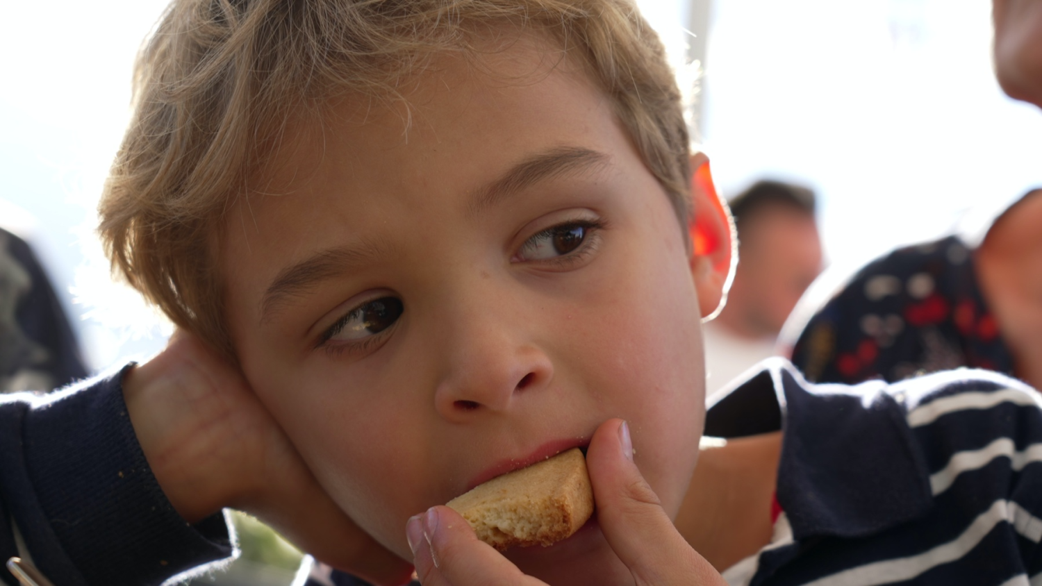 Tyle kalorii powinno przyjmować twoje dziecko. Te liczby mogą naprawdę zaskoczyć!