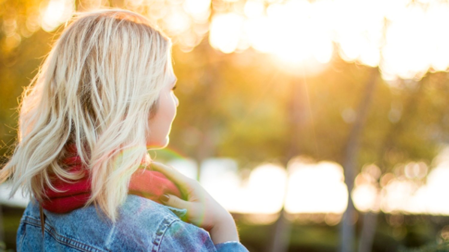 Fot. Pexels / [url=https://www.pexels.com/photo/sunset-woman-girl-blonde-18895/]Adrianna Calvo[/url]/[url=https://www.pexels.com/photo-license/]CC0 License[/url]