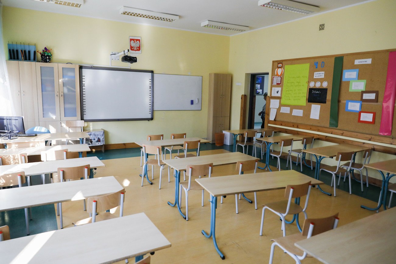 pusta klasa w szkole klasa w szkole