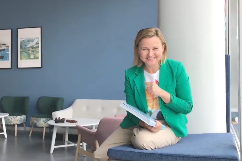 Czytanie bajek dzieciom podczas kwarantanny