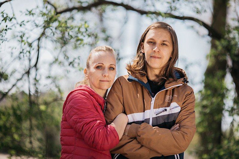 Joanna Chmielewska z synem Kacprem Chmielewskim. Kacper od urodzenia choruje na astmę ciężką.