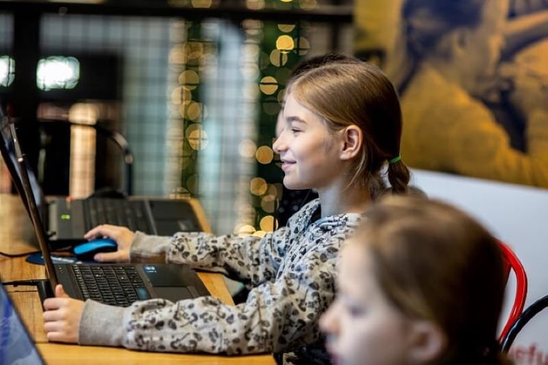 Dziewczynki chętnie uczą się programowania