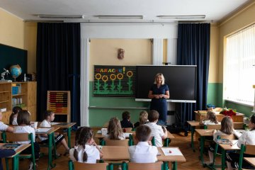 praca nauczyciela, nauczyciel, zawód nauczyciela,
co robi nauczyciel, dodatkowa praca nauczyciela po godzinach, poświęcenie nauczyciela