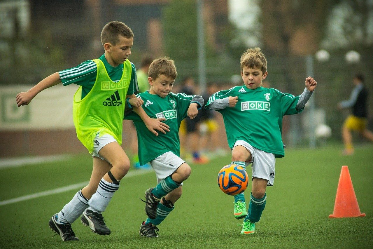 Zajęcia sportowe a koronawirus. Czy dzieci mogą chodzić na treningi w dobie pandemii?