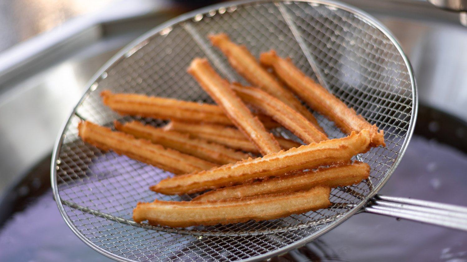 churros, churrosy, hiszpański deser, faworki, hiszpańskie faworki