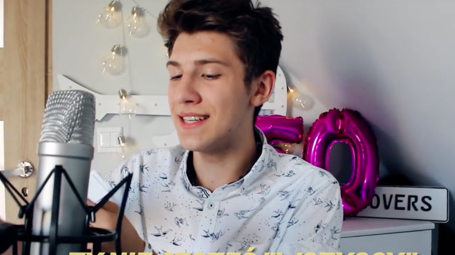 Mateusz ma 18 lat, śpiewa i komponuje