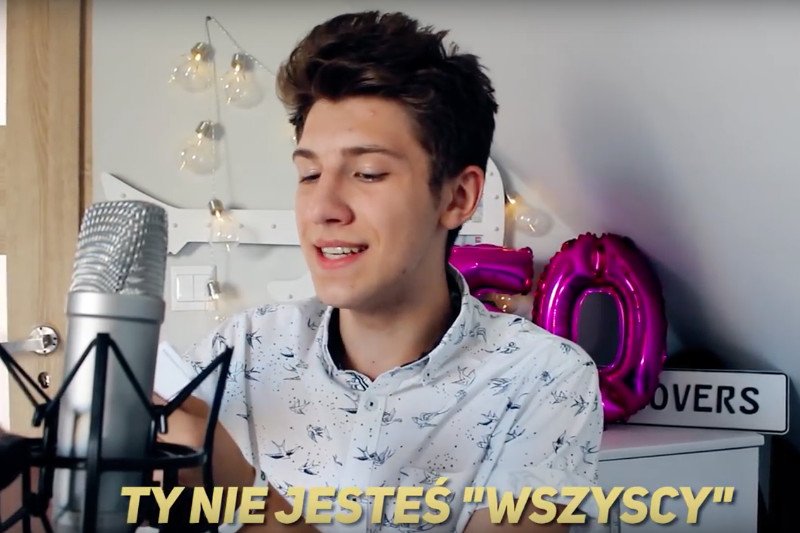 Mateusz ma 18 lat, śpiewa i komponuje