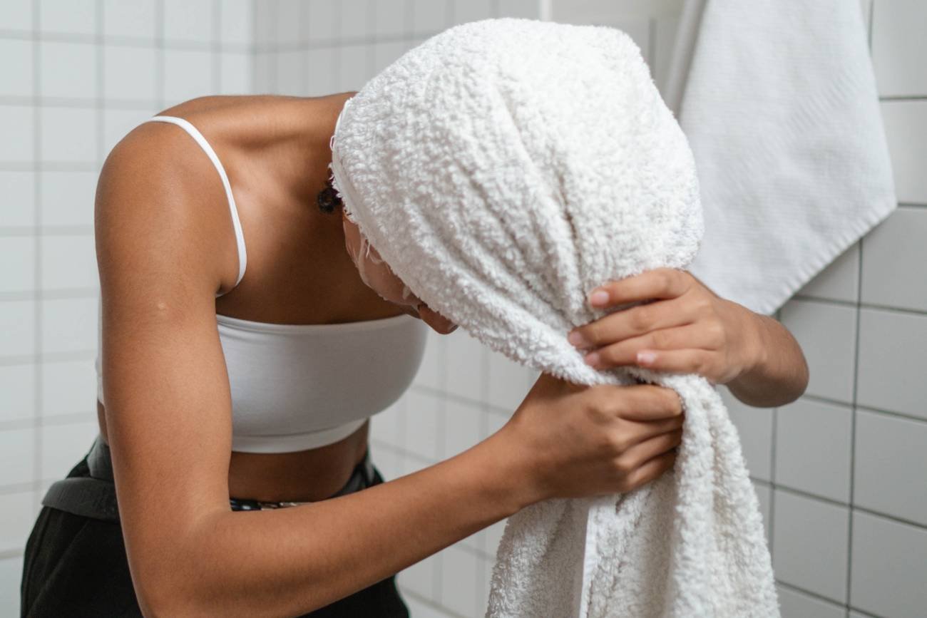 wcierka, wypadające włosy, włosy wypadają na wiosnę, wiosna i wypadanie włosów, zioła na włosy, ziołowe wcierki