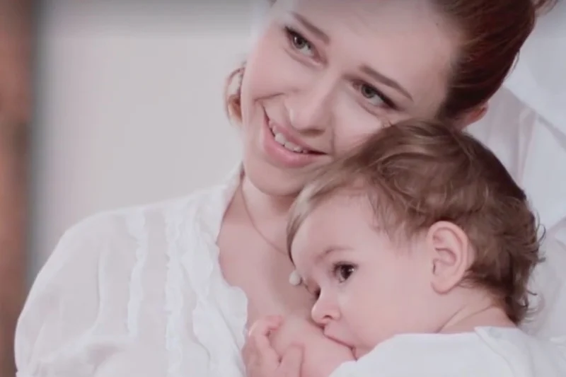 Z okazji Dnia Matki marka Milkies stworzyła piękny obraz macierzyństwa, którego bohaterkami są mamy karmiące piersią.