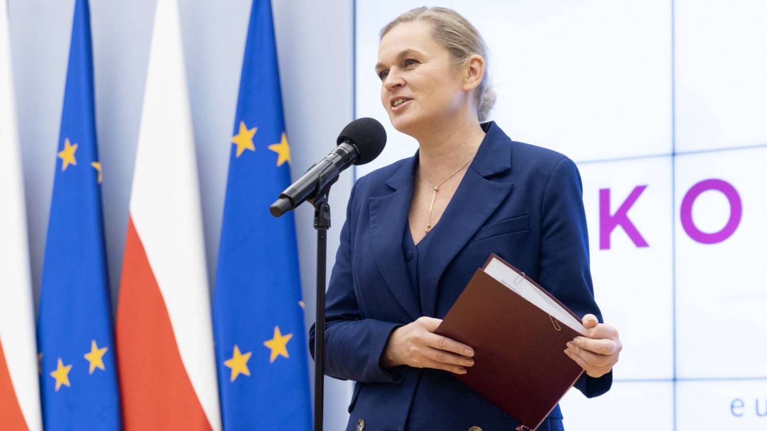 Zakaz mediów społecznościowych z wyższym limitem wieku. MEN będzie współpracowało z Giertychem