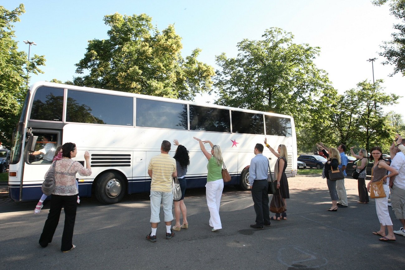 Rodzice traktują 2-klasistów jak maluszki. "Tak wychowujemy pokolenie fajtłap"
