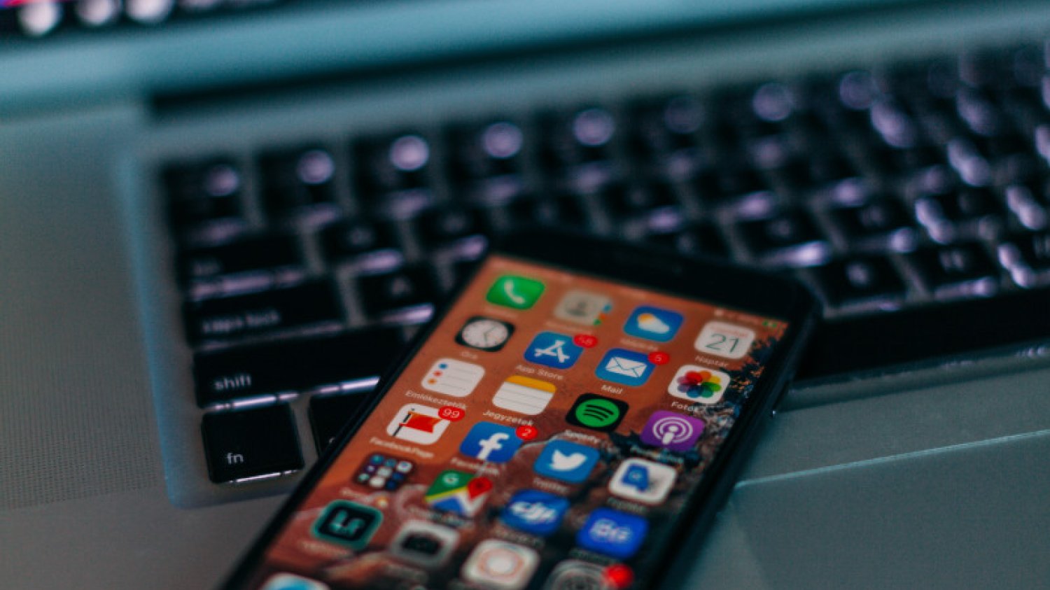 Koronawirus a czyszczenie telefonu i laptopa