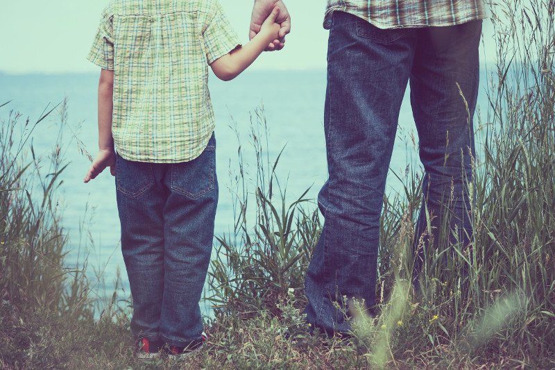 10 spraw, o których musisz porozmawiać z synem.