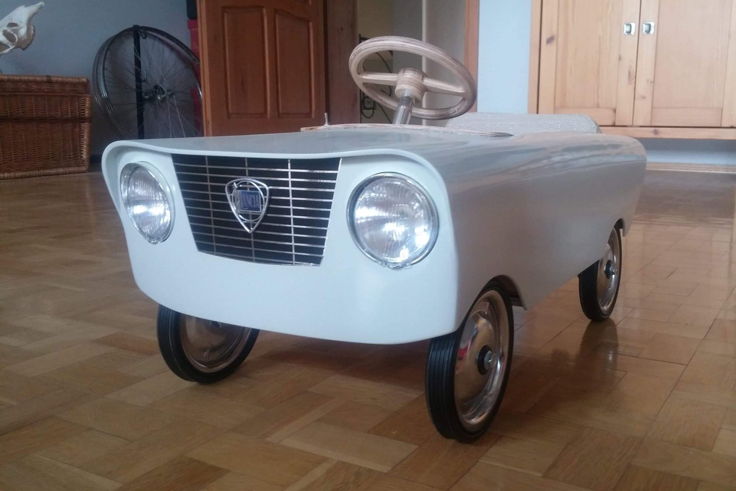 W Poznaniu skradziono autko, które ojciec wykonał dla swoich dzieci własnoręcznie