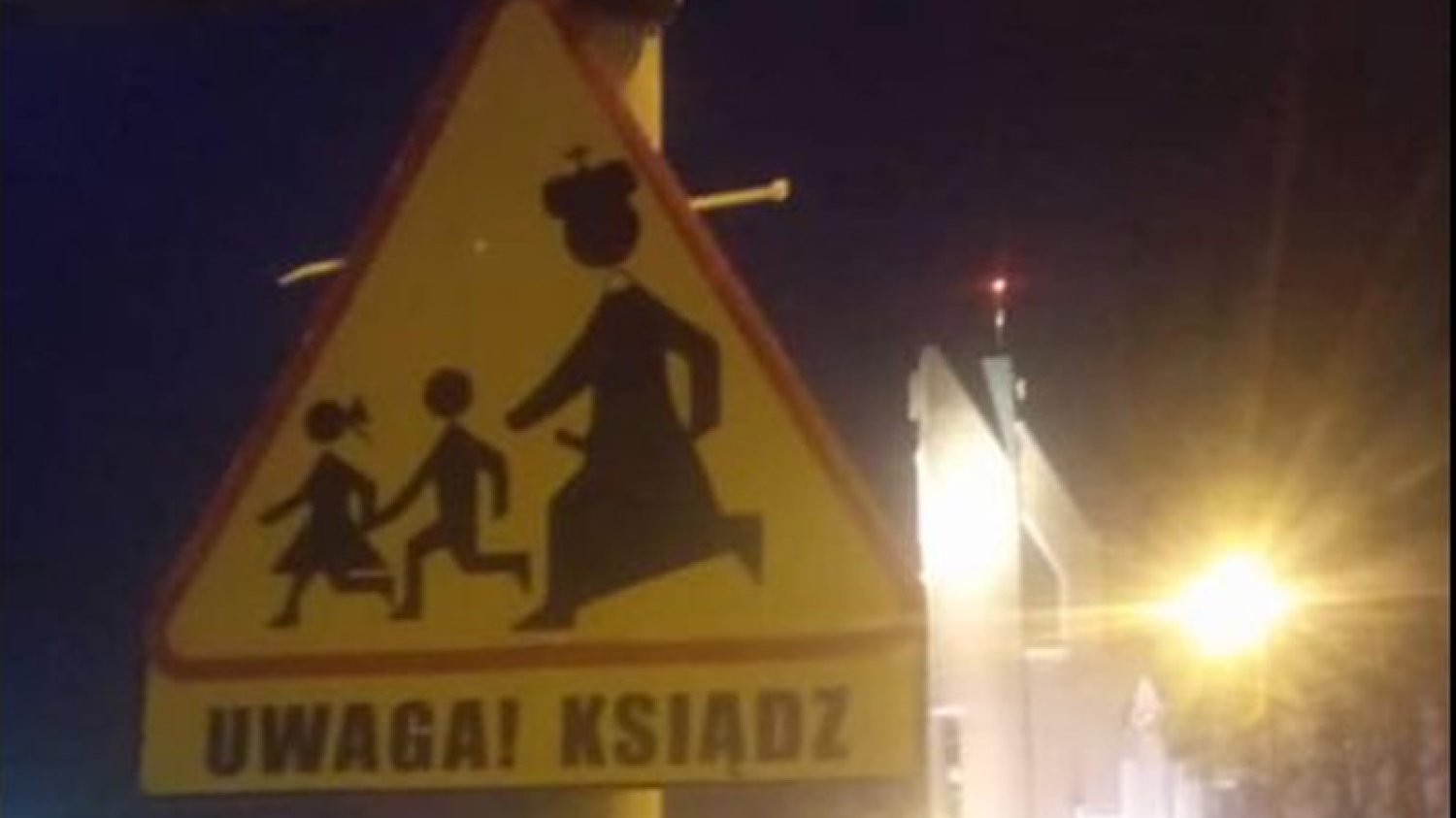 Znaki pojawiły się w pobliżu parafii, w której były molestowane dzieci