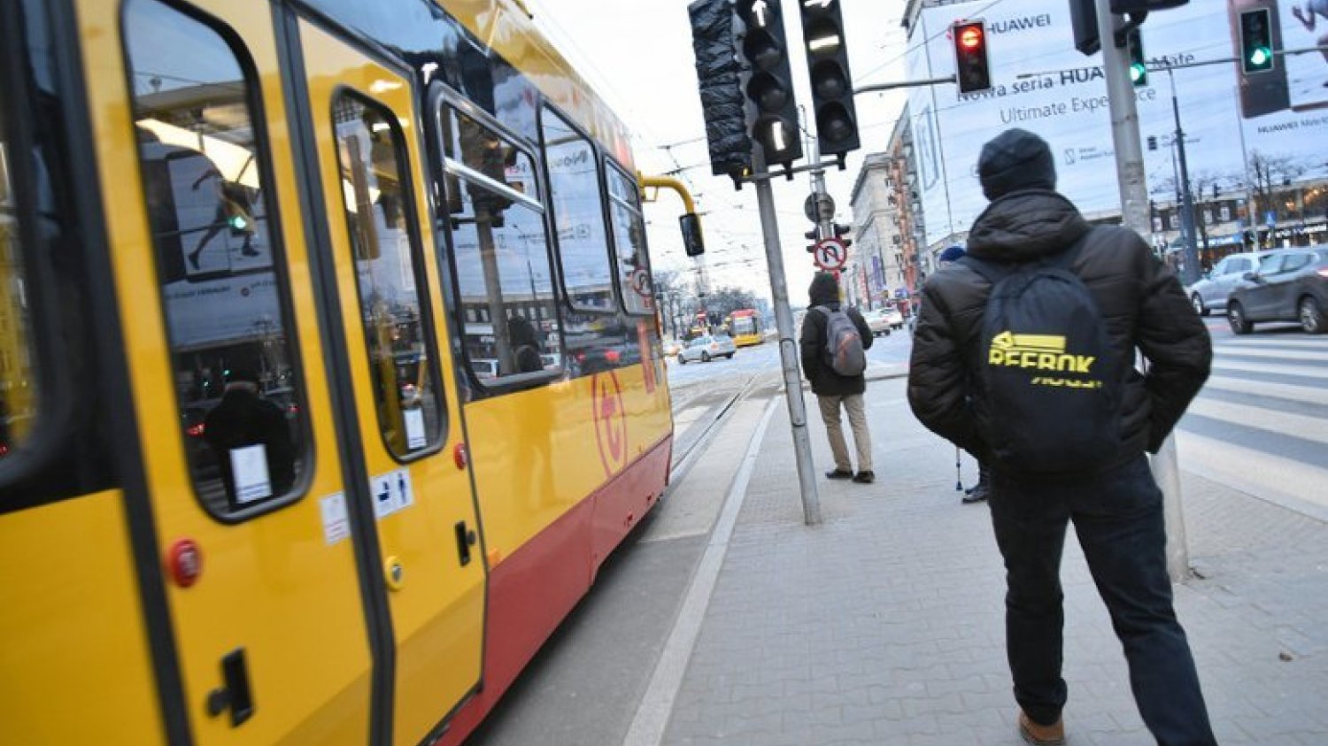 Starsze osoby często zachowują się w niegrzeczny sposób, gdy chcą usiąść w komunikacji miejskiej