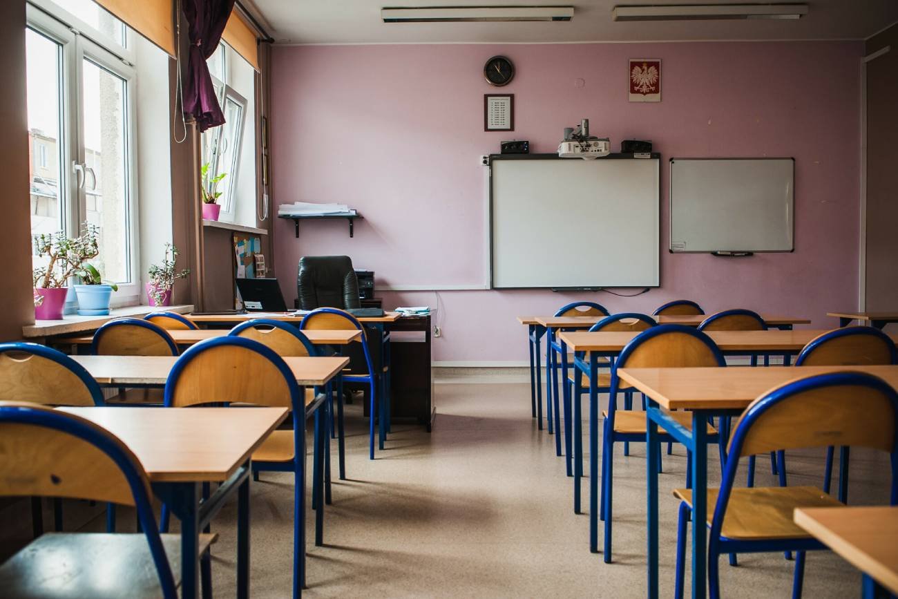 Klasa lekcyjna z ławkami. Klasa lekcyjna z ławkami.