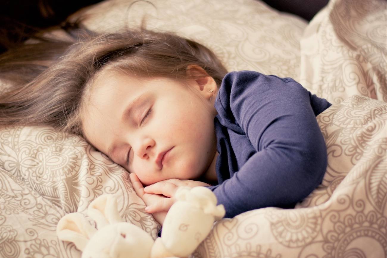 Prosty nawyk sprawił, iż dzieci chodzą spać wcześniej. Działa również na dorosłych!