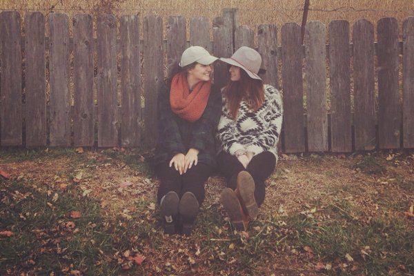 Fot. Pixabay / [url=https://pixabay.com/pl/pole-dziewczyny-przyjaciele-981809/]rehood[/url]/[url=https://pixabay.com/pl/service/terms/#usage]CC0 Public Domain[/url]