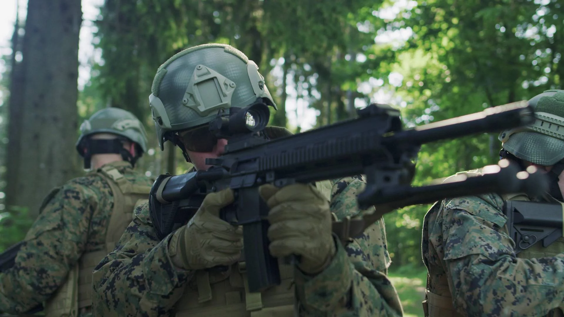 Wojskowi nauczają w szkołach