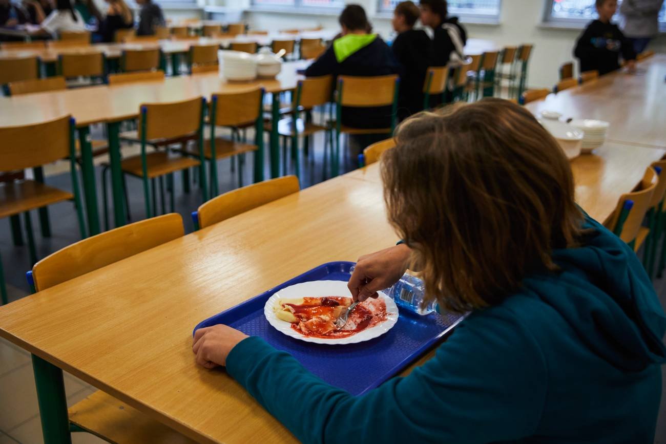 Darmowe posiłki w szkołach dla wszystkich uczniów. "Będą kosztować 5,5 miliarda rocznie"