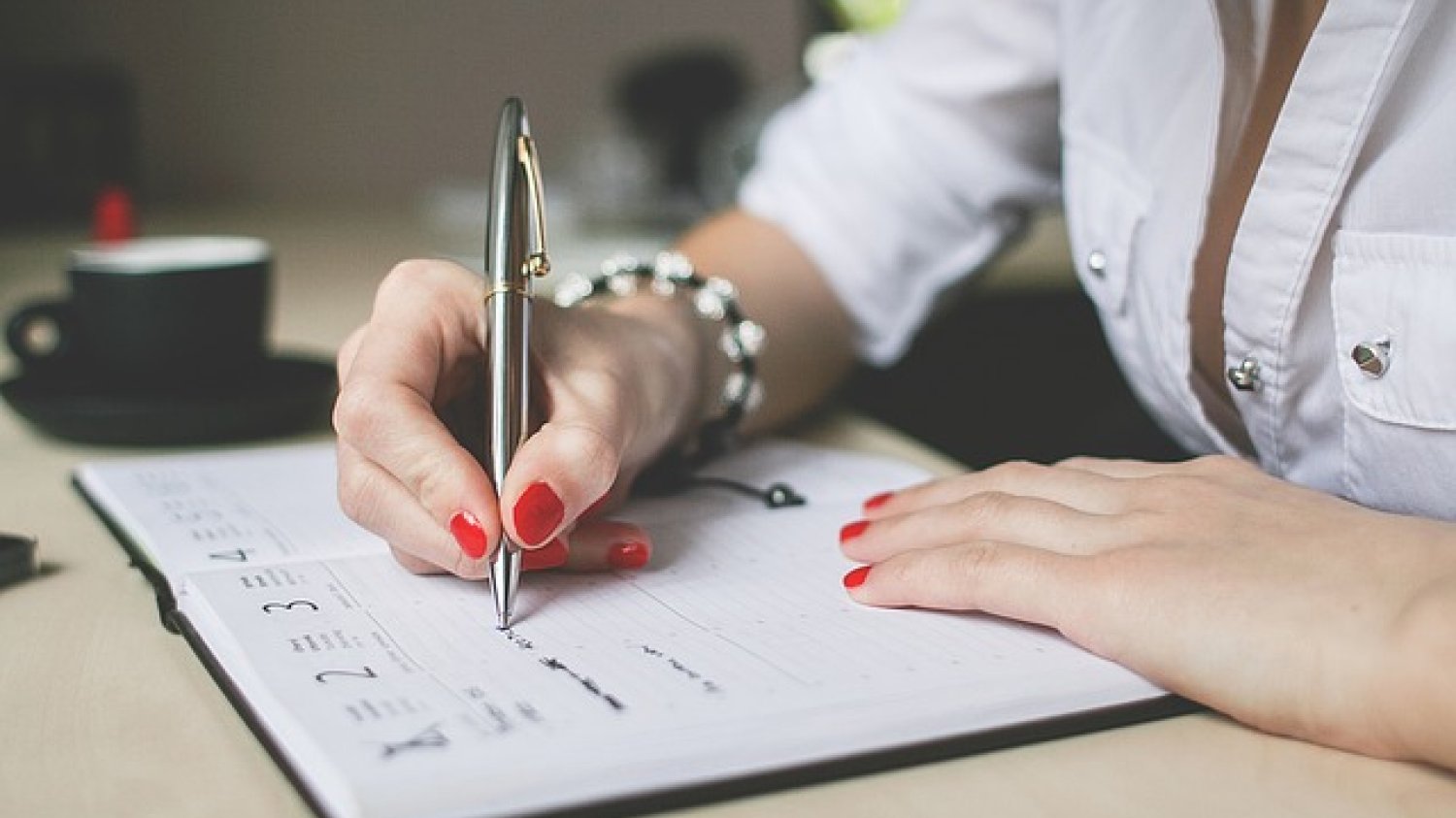 Fot. Pixabay / [url=https://pixabay.com/en/writing-write-table-pen-paper-1170141/]dangquocbuu[/url] / [url=https://pixabay.com/en/service/terms/#usage]CC0 Public Domain[/url]