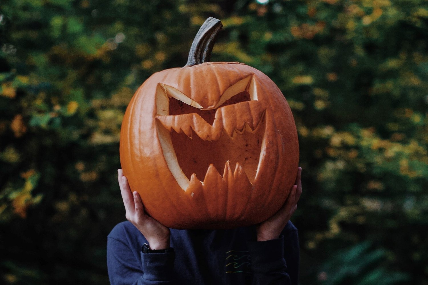 Śmieszne, straszne,... obowiązkowe! Szablony lampionów z dyni na Halloween