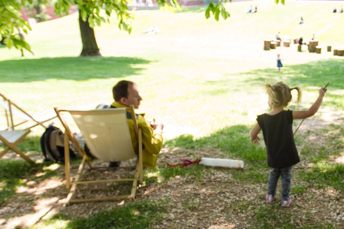 Siedzieli w parku, gdy nagle dziecko przestało oddychać. Ojciec: "Wiedziałem, co robić"