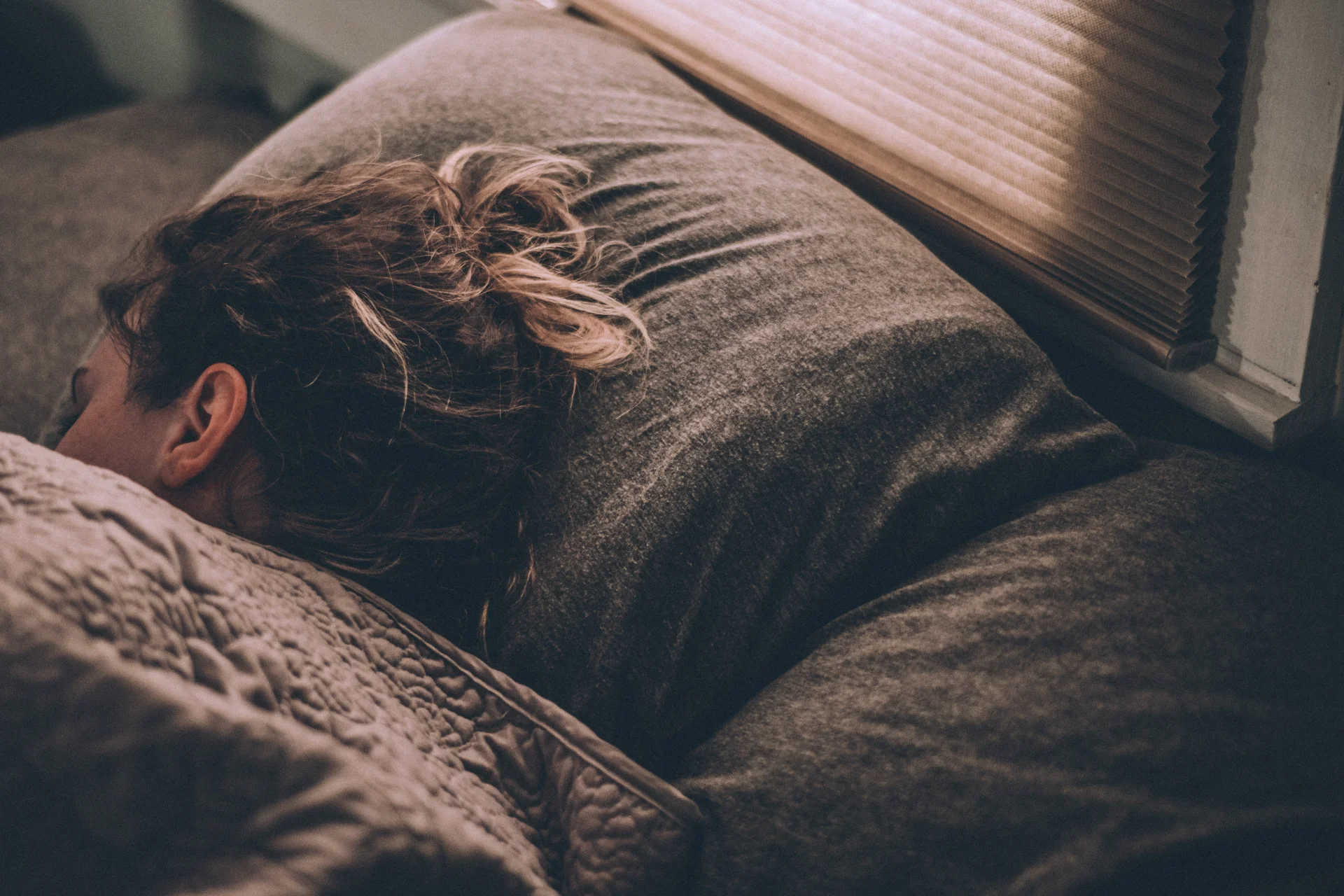 Półpasiec objawy, zdjęcia, czy można się nim zarazić, kto choruje, jak leczyć, jak długo zostać w domu