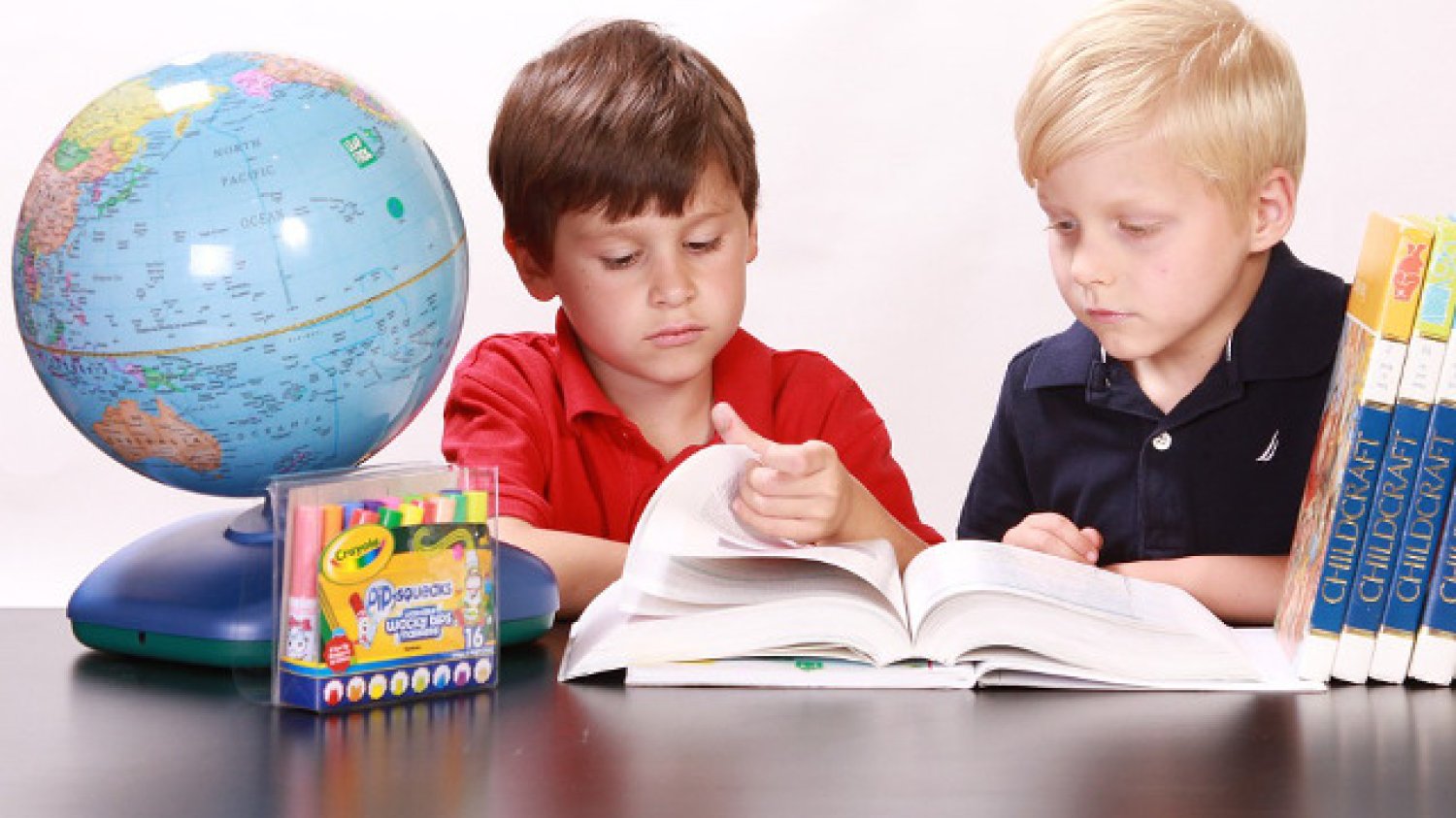 Fot. Flickr / [url=http://pixabay.com/en/children-studying-togetherness-boys-286239/]White77[/url] / [url=http://pixabay.com/en/service/terms/#download_terms]CC0 Public Domain[/url]