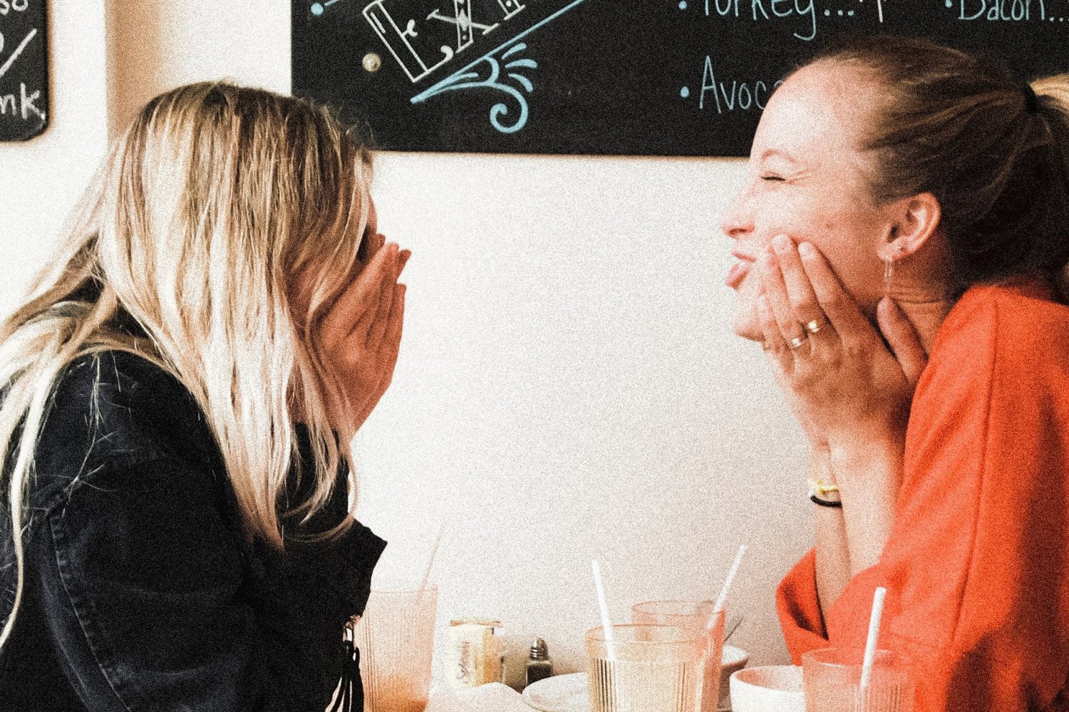 Jak przyjaźń działa na zdrowie? Wybornie!