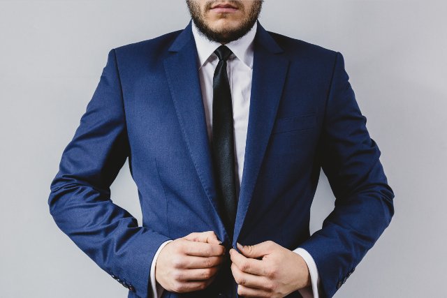 Fot. Pexels / [url=https://www.pexels.com/photo/suit-wedding-male-outfit-9635/] stock.tookapick.com [/url] / [url=https://www.pexels.com/photo-license/] CC0 License [/url]