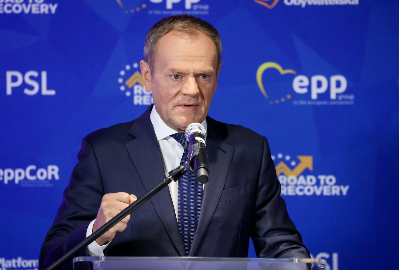 Donald Tusk zapowiedział pełnopłatny urlop rodzicielski Donald Tusk zapowiedział pełnopłatny urlop rodzicielski