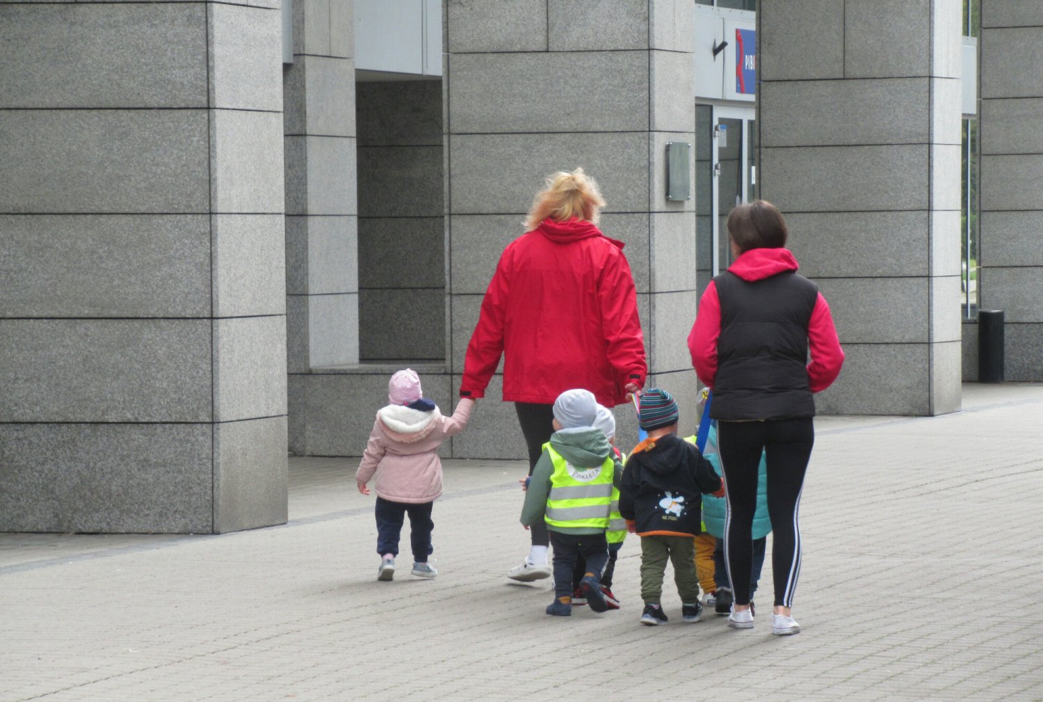 Dzieci w żłobkach i przedszkolach nie cierpią z tęsknoty za rodzicem