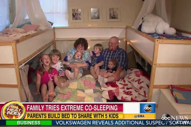 Fot. Screen z [url=http://i100.independent.co.uk/article/this-familys-sevenperson-bed-looks-like-a-nightmare-to-be-honest--bkxHIUeSg_x]http://i100.independent.co.uk/[/url]