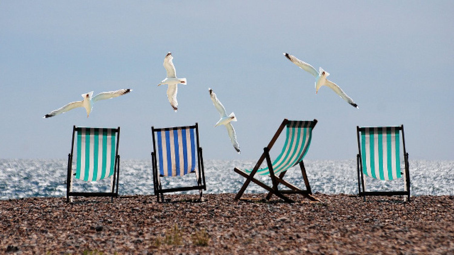 Fot. Pixabay / [url=https://pixabay.com/pl/lato-beach-mewy-le%C5%BCaki-morze-814679/]Stevebidmead[/url] / [url=https://pixabay.com/service/terms/#usage]CC0 Public Domain[/url]