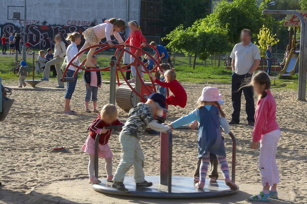 Tak wygląda wakacyjny koszmar pracujących rodziców. Nie ma babci, kolonii ani niani