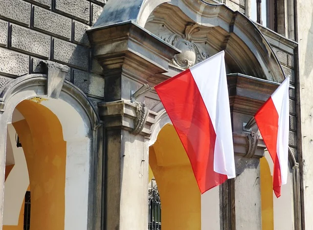 Fot. Pixabay/[url=http://pixabay.com/pl/polska-flaga-nar%C3%B3d-flaga-polski-343465/]dantetg[/url] / [url=http://bit.ly/CC0-PD]CC0 Public Domain[/url]