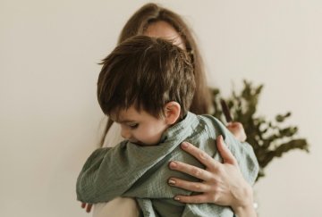 Rodzicielstwo to jedno z największych wyzwań emocjonalnych. Nie musisz być idealny – wystarczy, że jesteś "wystarczająco dobry".