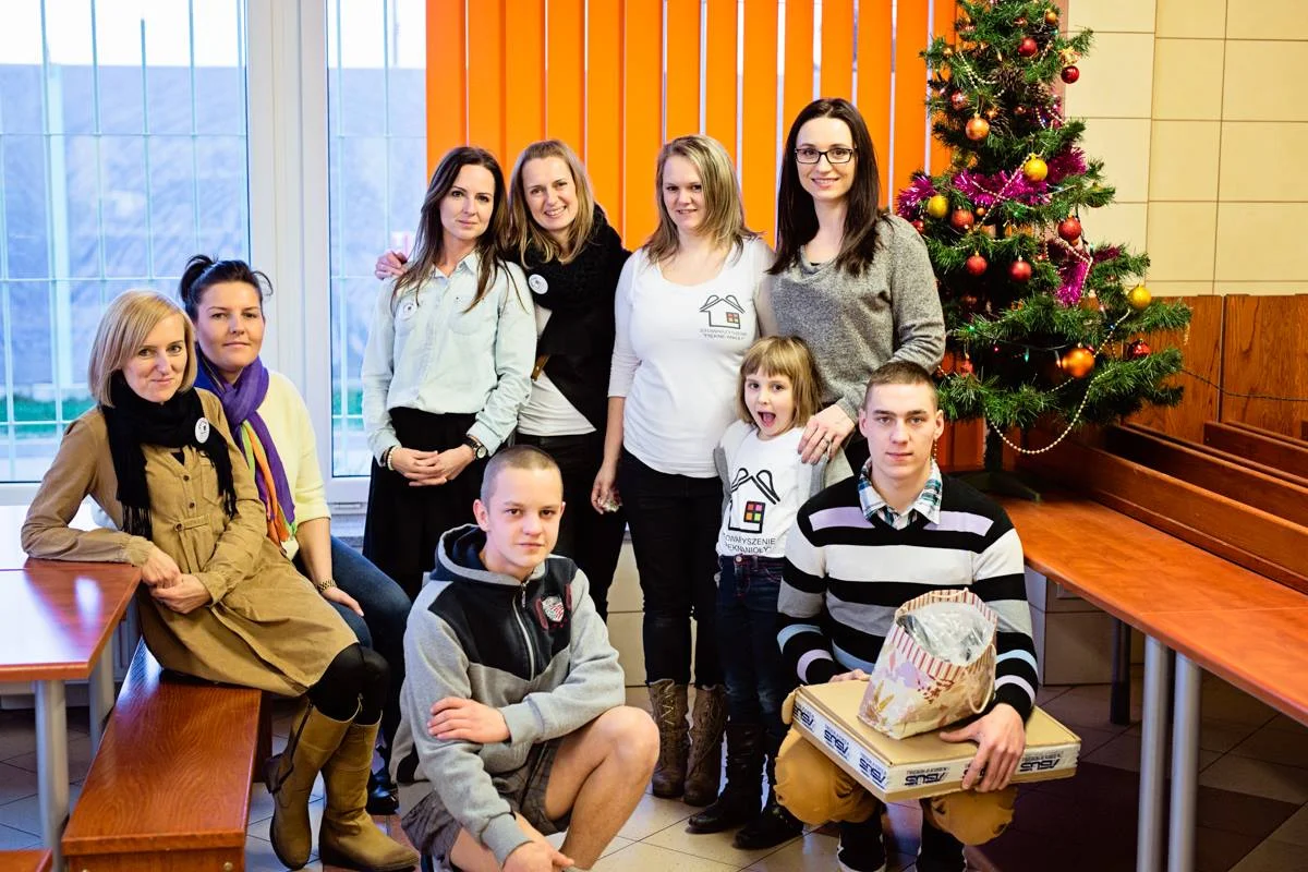 Aneta Nowińska (Wiceprezes), Katarzyna Kudlańska (niezastąpiona bizneswoman), Katarzyna Konewecka-Hołój (Prezes), Ewa Podoba (Architekt Stowarzyszenia), Jagoda Barteczko (Fotograf Stowarzyszenia), Joanna McCoy (tłumacz Stowarzyszenia i autorka bloga)