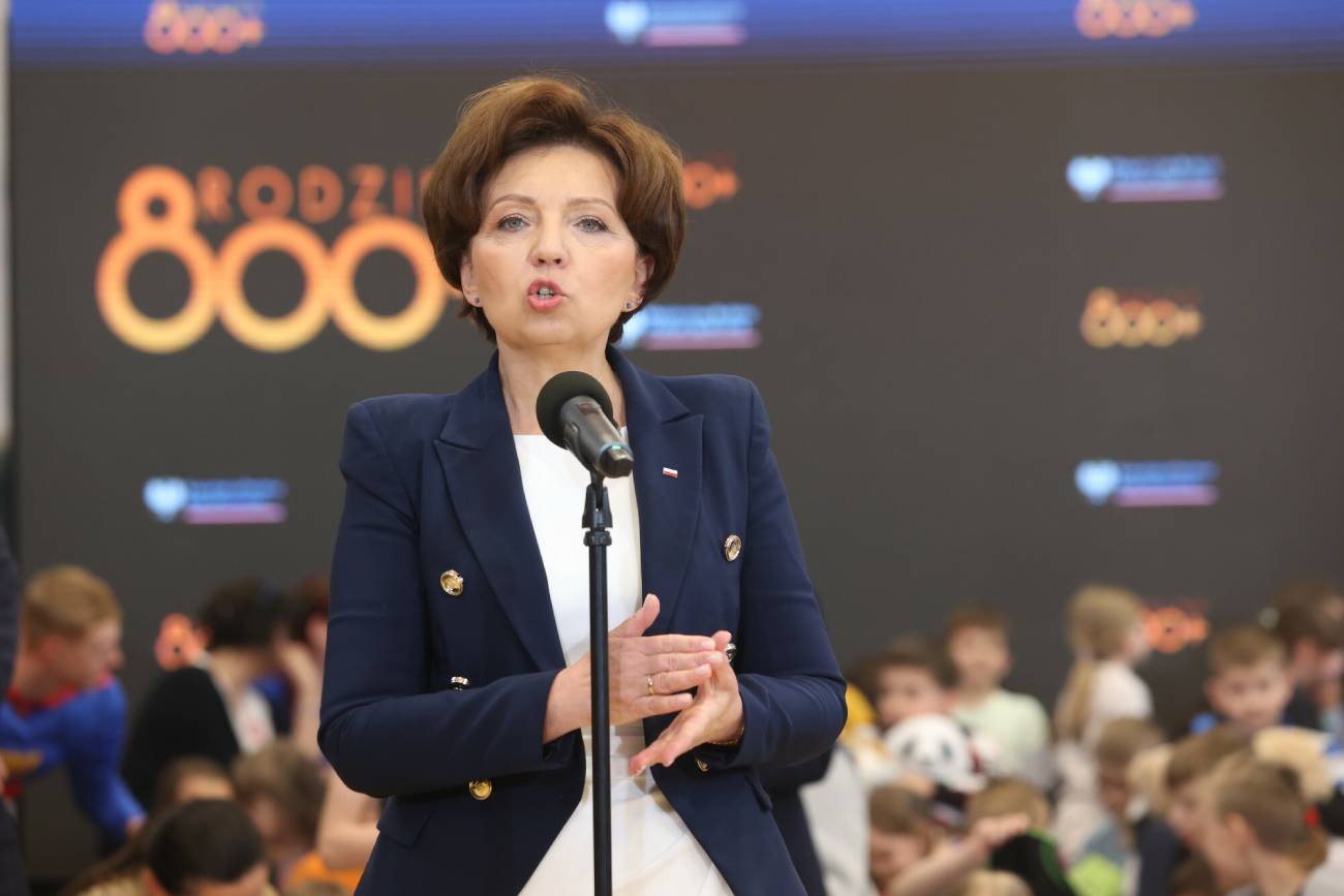 Minister Rodziny i Polityki Społecznej Marlena Maląg wyjaśnia zasady wnioskowania o 800 plus.