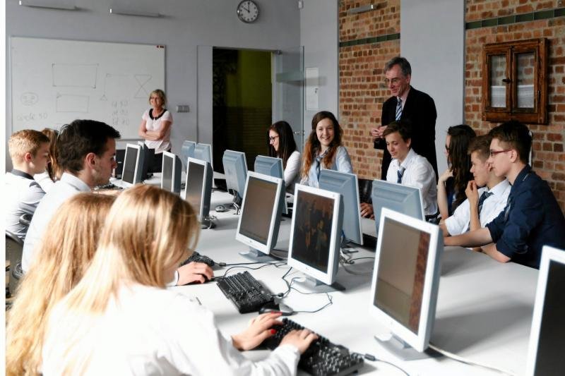 Cyberbezpieczeństwo w Polsce - przed studiami cyberklasy w liceach