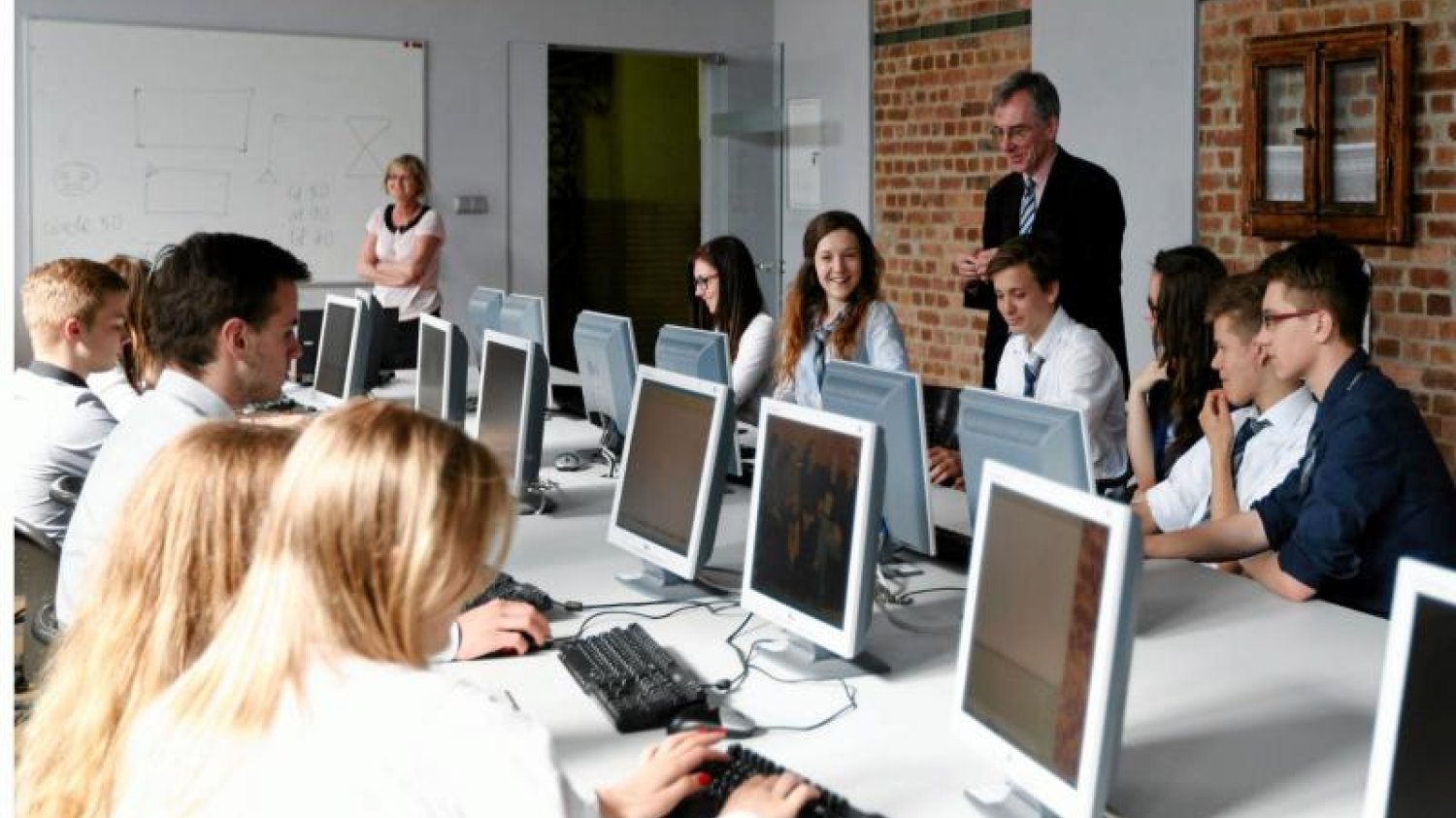 Cyberbezpieczeństwo w Polsce - przed studiami cyberklasy w liceach