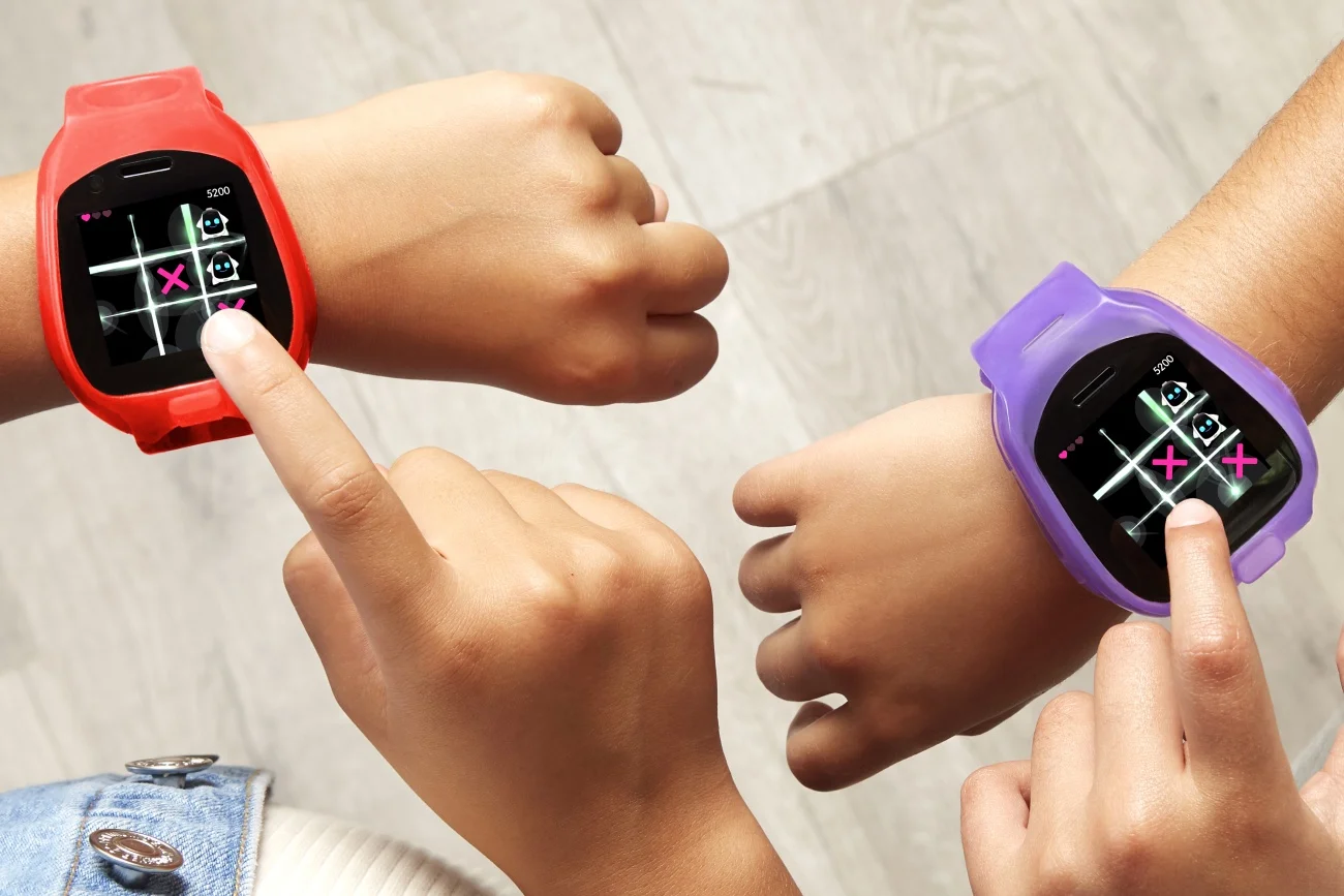 Tobi™ to linia zaprojektowanych przez Little Tikes zabawek o technologicznym obliczu, a więc interaktywnych, z inteligentnymi funkcjami i na bazie innowacyjnych rozwiązań. Znajdziemy w niej smartwatche, kamerkę reżyserką i gadające roboty