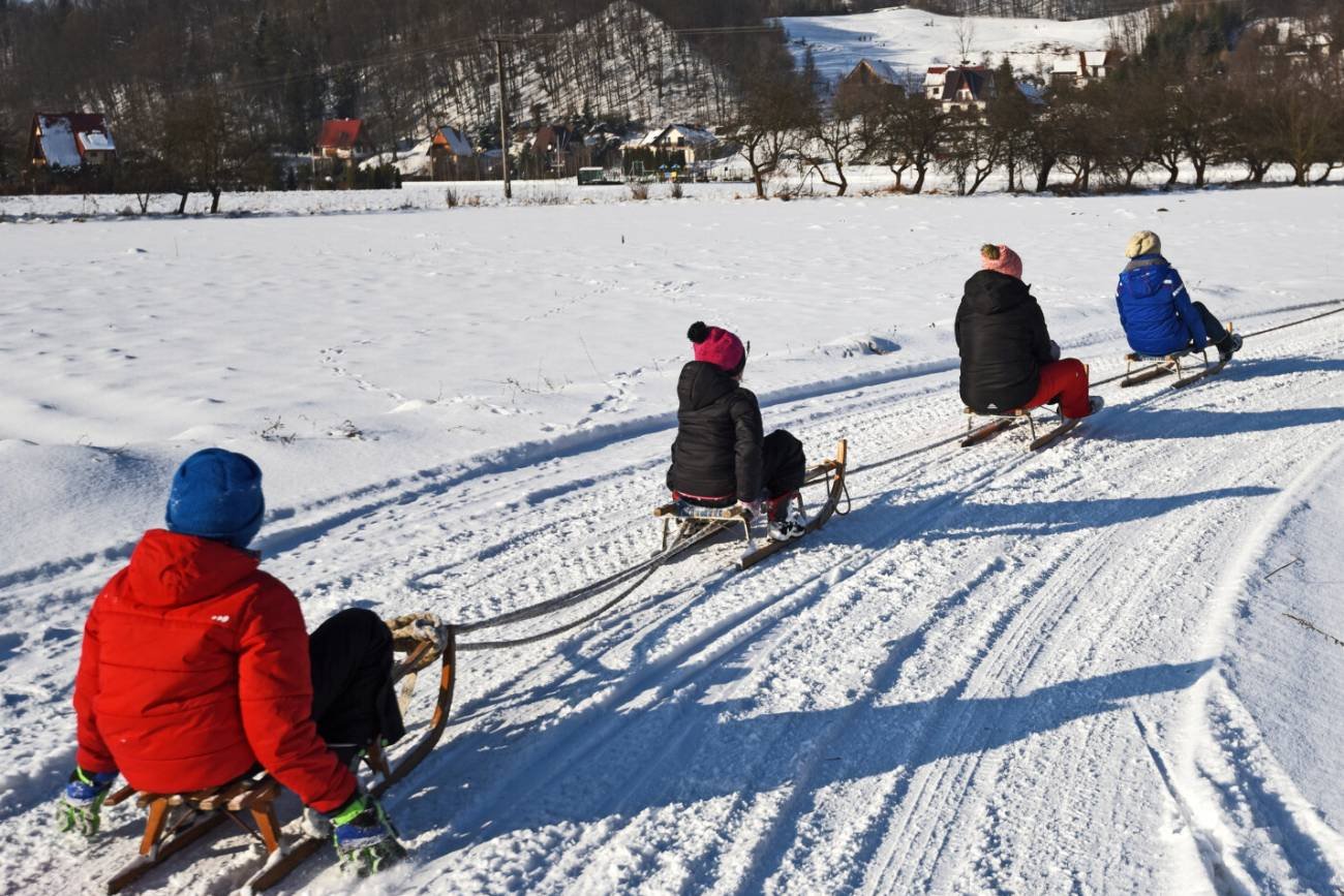Policja przestrzega przed durnymi pomysłami rodem z lat 90. Można dostać mandat!