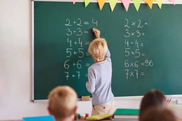 Matematyka jest w szkole zbyt rozbudowana i lepiej byłoby uczyć się tylko jej podstaw.